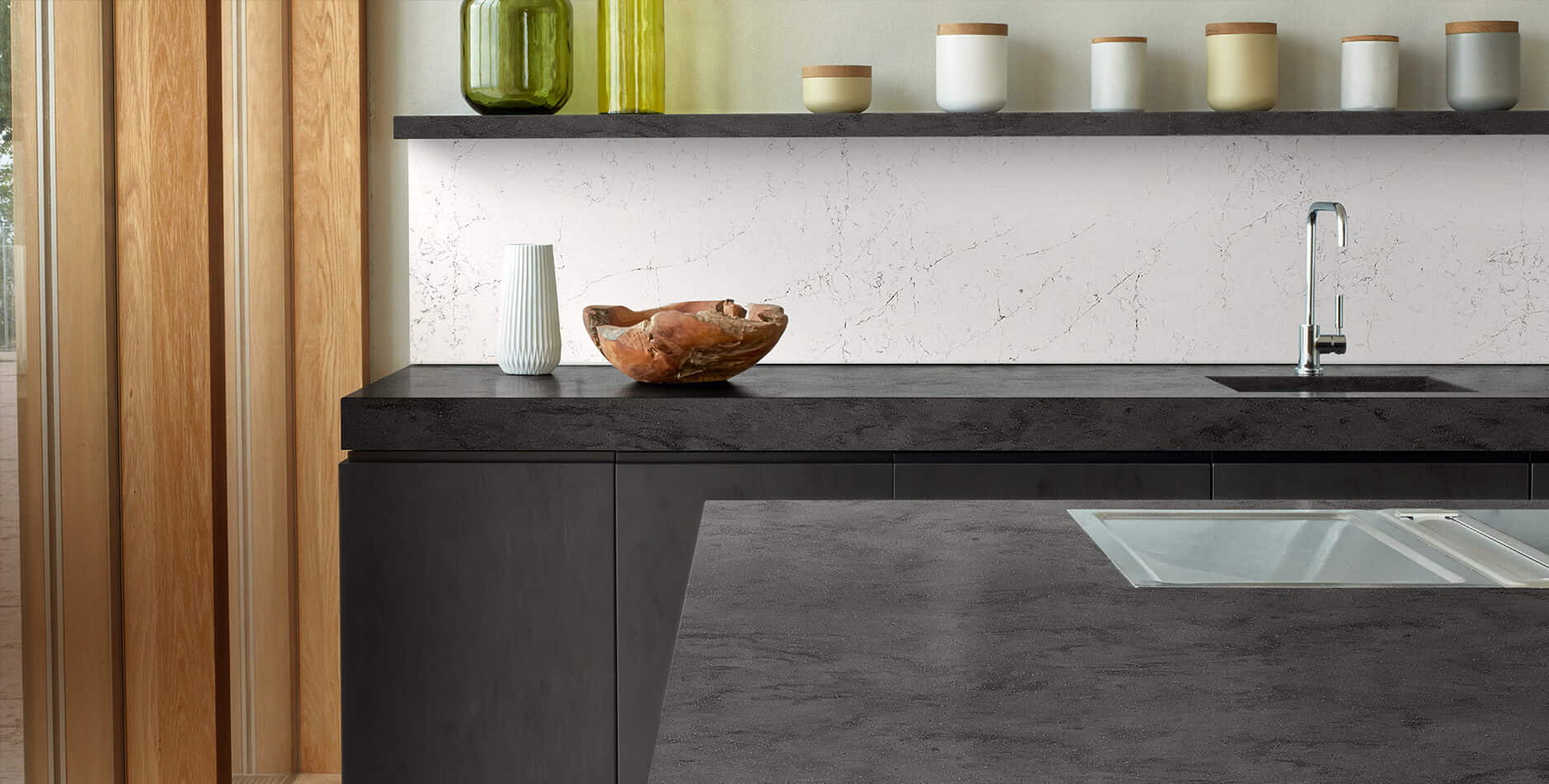 Πάγκος Corian για κουζίνα σε σκούρη απόχρωση