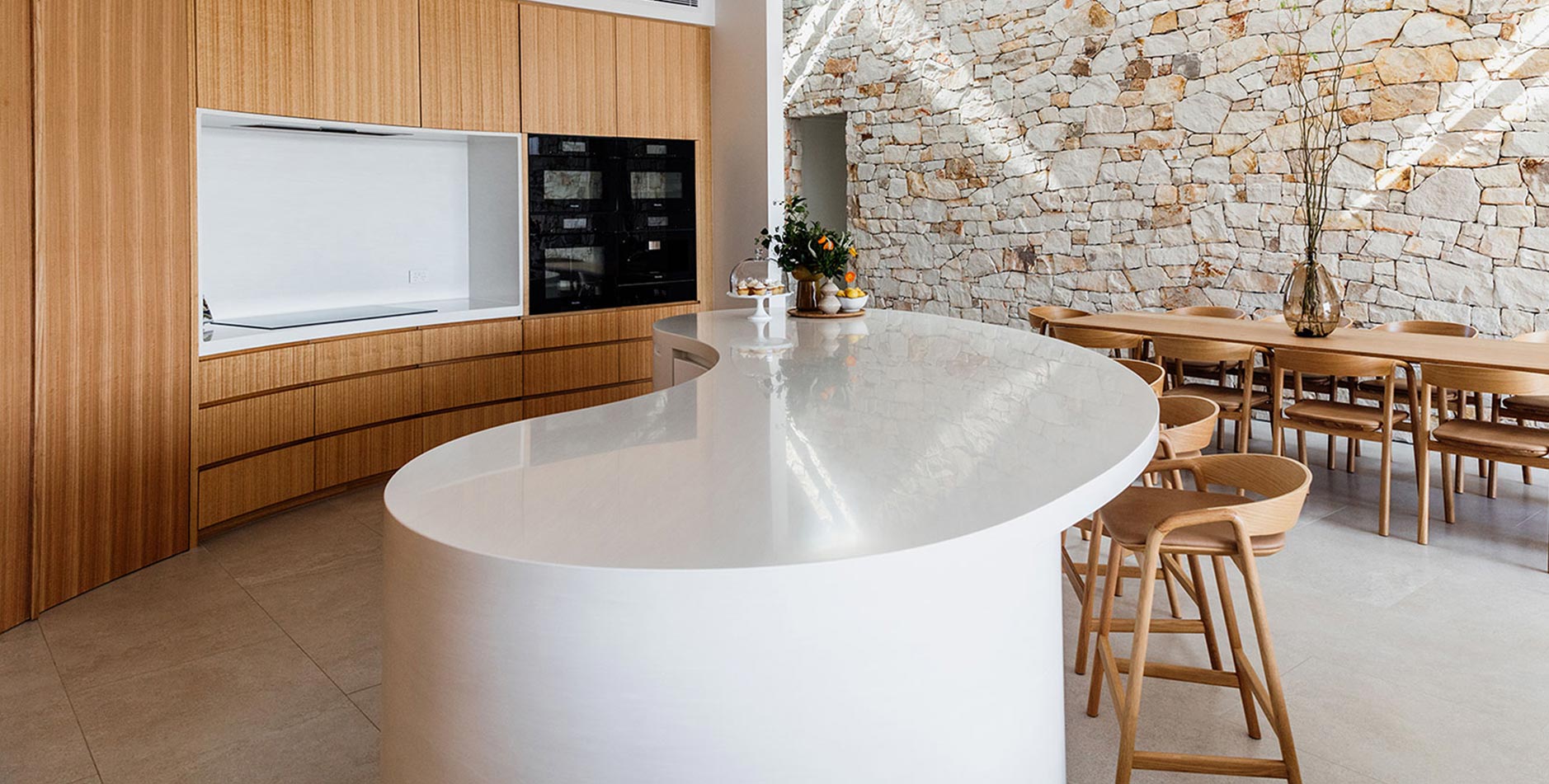 Πάγκος Corian για κουζίνα σε λευκή απόχρωση